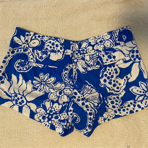 Blue Lilly Pulitzer shorts. Excellent condition size 2. - Picture 2 of 3